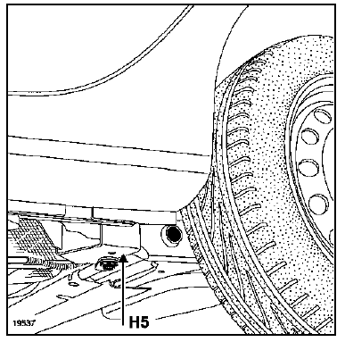 La cote H5 se prend sous le support du train arrière.