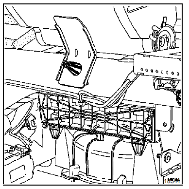 Débrancher le connecteur d'airbag passager situé