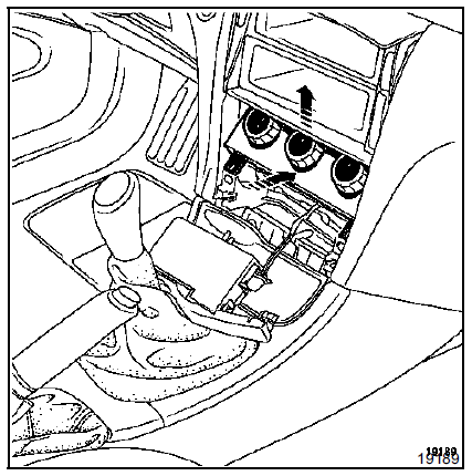 Débrancher les connecteurs du tableau de