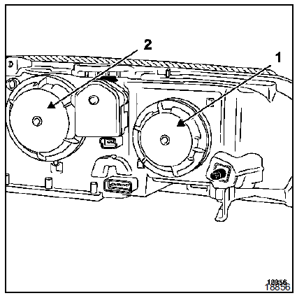 REMARQUE : pour le remplacement des lampes des