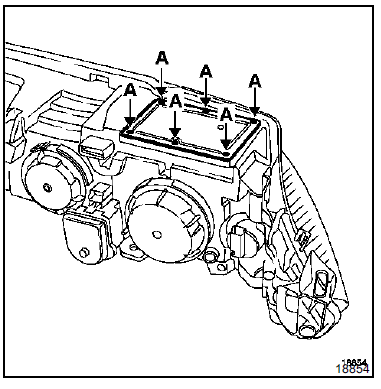 Débrancher l'alimentation du boîtier électronique (B).