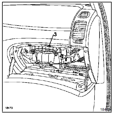 Mettre en place une clé de 13 mm afin de verrouiller