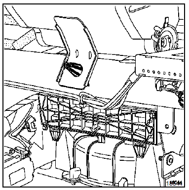 NOTA : cette agrafe est à remplacer à chaque