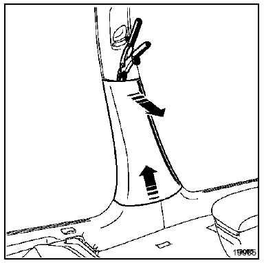 NOTA : la dépose du siège avant n'est pas