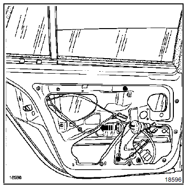 Déposer l'agrafe de fixation de vitre.