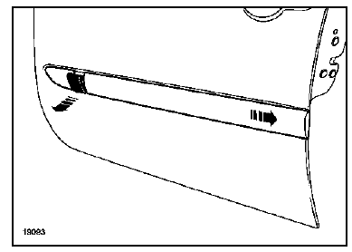 Déposer le répétiteur de porte à l'aide d'un petit