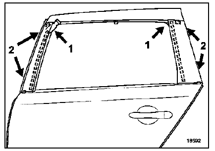 Passer un couteau à mastic (non tranchant) entre les