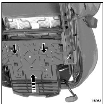 déclipser les deux arrêtoirs.