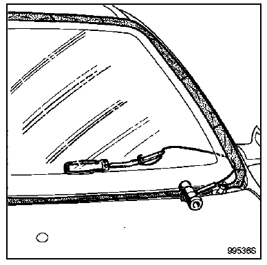 Avec du ruban de masquage protéger l'entourage de