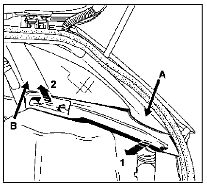 Rabattre le dossier de siège arrière.