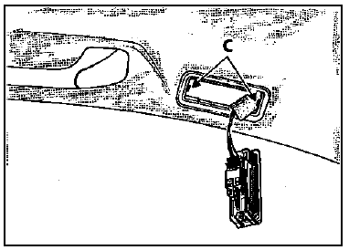 Déclipser les deux clips (C) des plafonniers positionnés