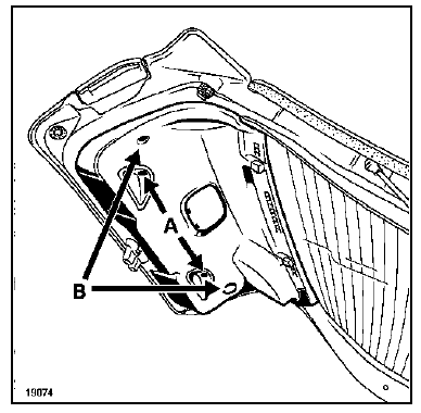 Déposer les vis de fixation (A), puis dégrafer la