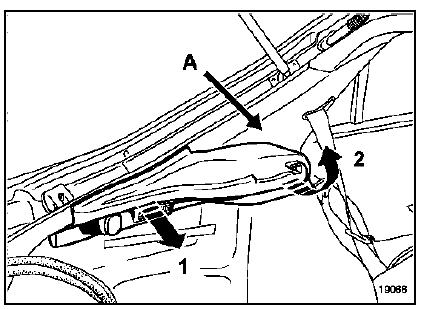 déposer partiellement le joint de coffre arrière.