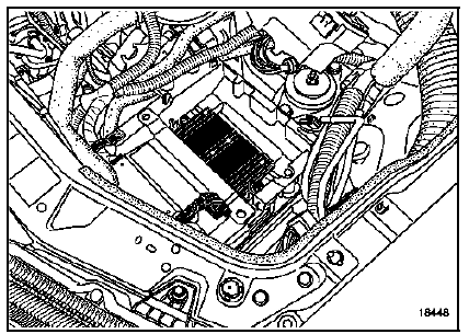 Déposer la vis de fixation du support de tuyau de