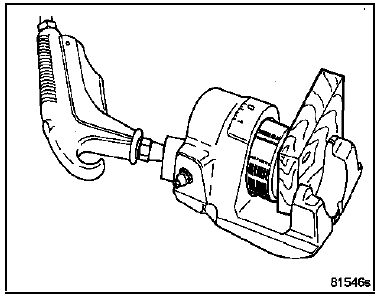 Avec une lame souple à bord rond (type jauge