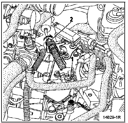 Déposer le câble de commande externe des vitesses.