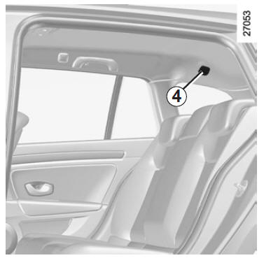 Derrière les sièges arrière