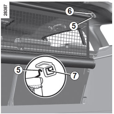 Sortez la tringle 5 de son logement